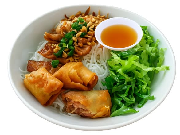 B03. Vermicelles au poulet sauté et nems | Vermicelli with Sautéed Chicken & Imperial Roll | Bún gà xào chả giò