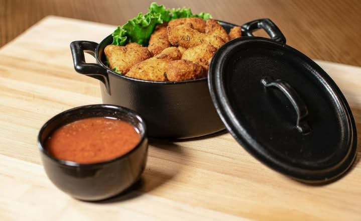 FROMAGE EN GRAINS PANÉS  I  BREADED CHEESE CURDS