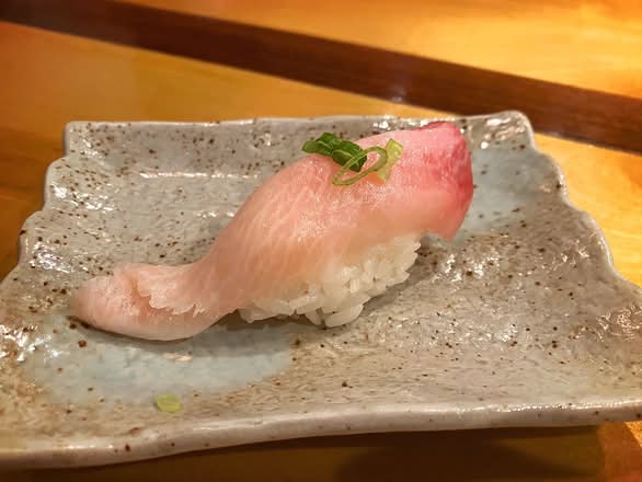 Hamachi (Yellowtail) Sushi (2 Pieces)