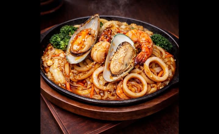 Seafood Yaki Udon