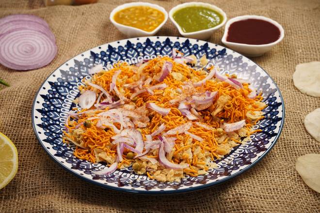 Surti Aloo Puri (6 Pcs)