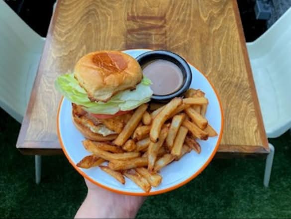 enfant mini burger de poulet frit