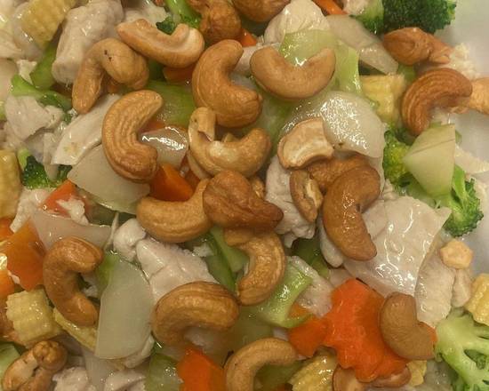 Diced Chicken in Cashew Nuts and Vegetables