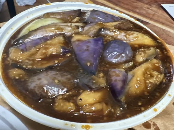 Aubergine et sauce à l'ail / Eggplant in Garlic Sauce