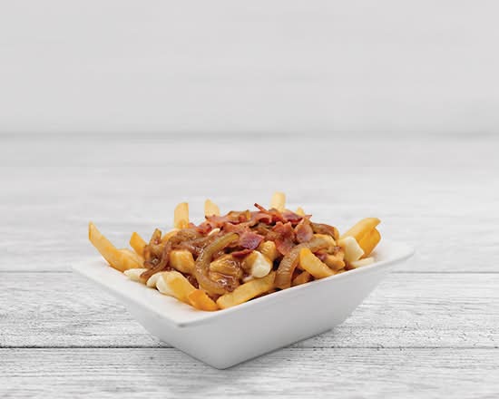 Poutine bacon et oignons