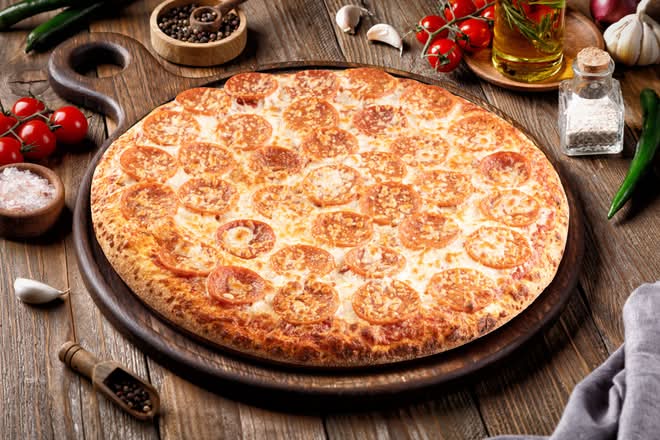 Large Pepperoni Pizza