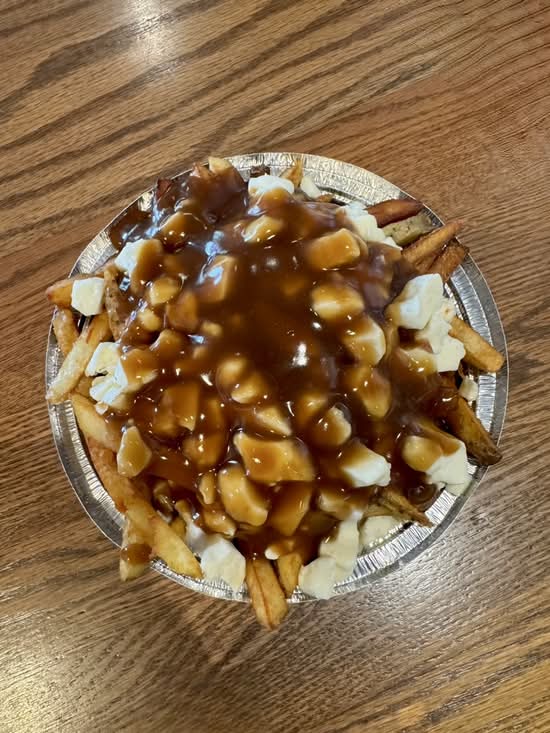 Grande Poutine Classique / Large Classic Poutine