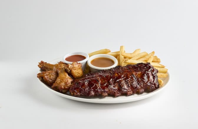 Combo chicken wings & half ribs rack / Combo ailes de poulet et demi côtes-levées