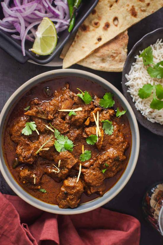 Goat Curry (w. Rice OR Plain Naan)