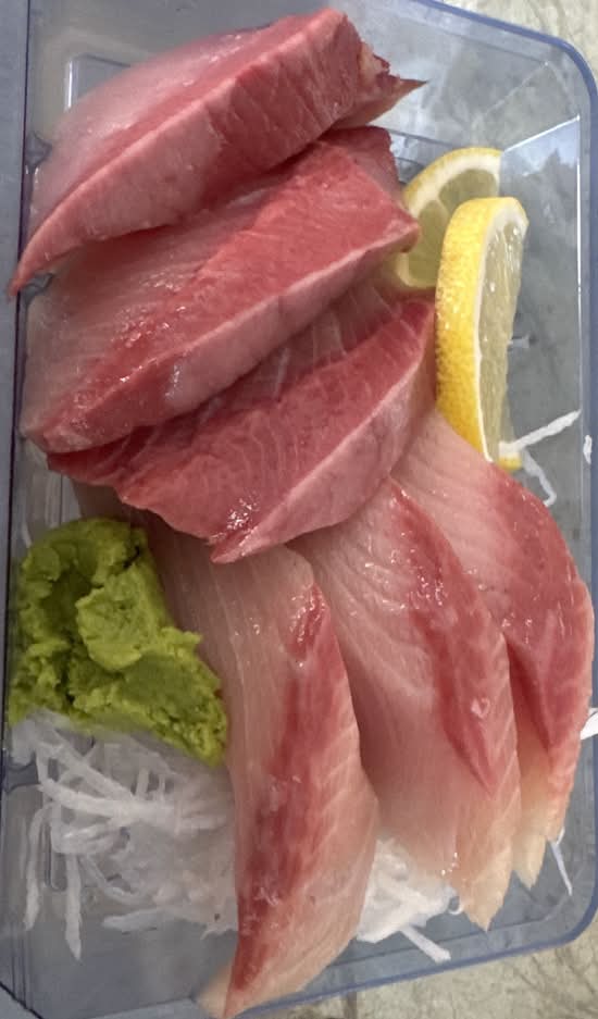 Hamachi Sashimi (6 pcs)