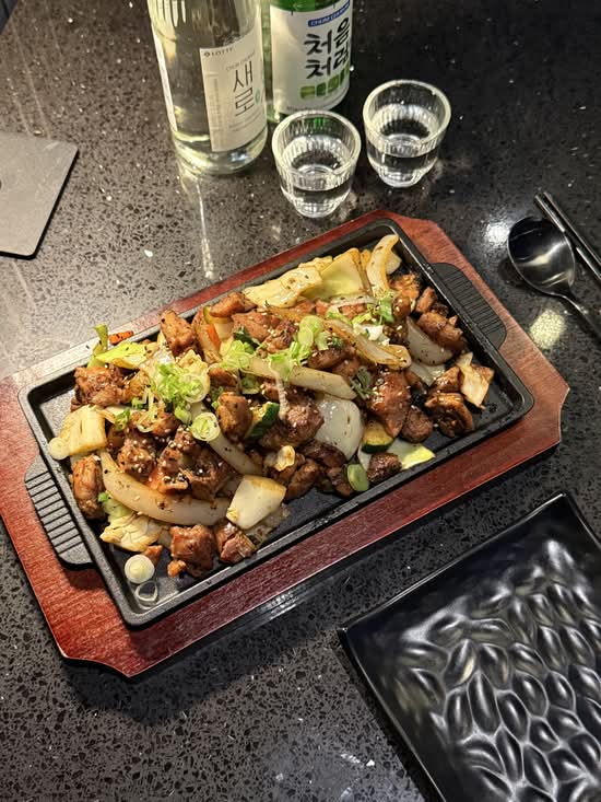 Grilled Chicken / 숯불 치킨 볶음