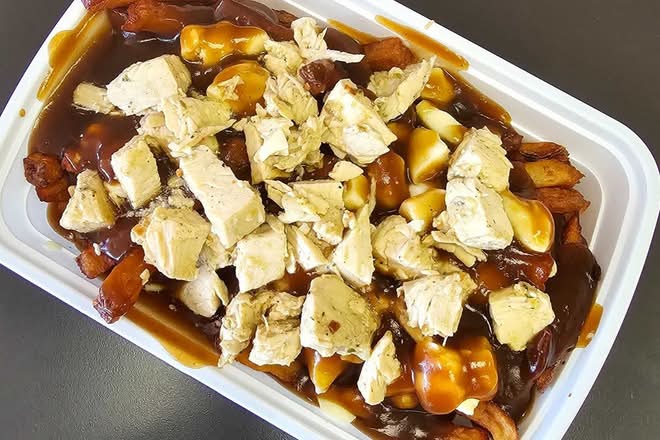 Grilled Chicken Poutine