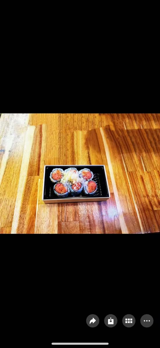 crispy spicy Tuna Roll (6 pcs)