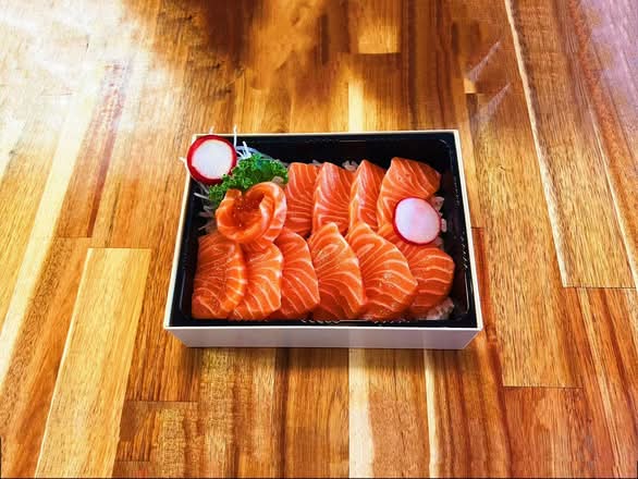 Salmon Don (12 pcs)