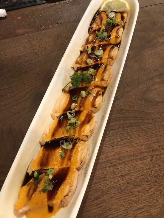 Aburi Salmon Sushi (4 pcs)