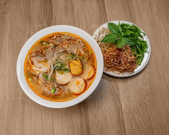 39. Spicy Hue-Style Beef Noodle Soup / Bun Bo Hue