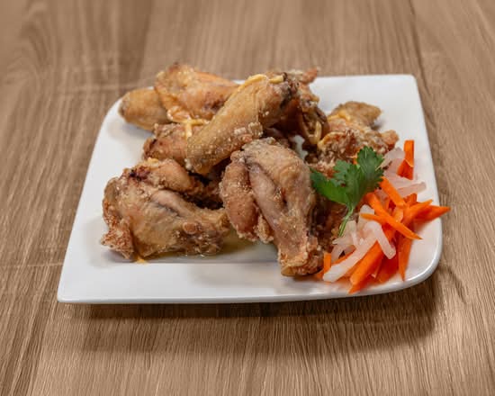 10. Crispy Chicken Wings / Canh Ga Chien Gion