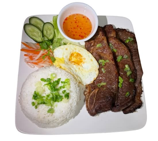 61. Grilled Beef Short Ribs & 2 Fried Eggs Rice Plate / Com Suon Bo Nuong 2 Trung Chien
