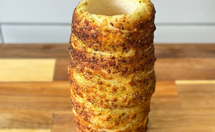 Garlic Cheddar Chimney Cake