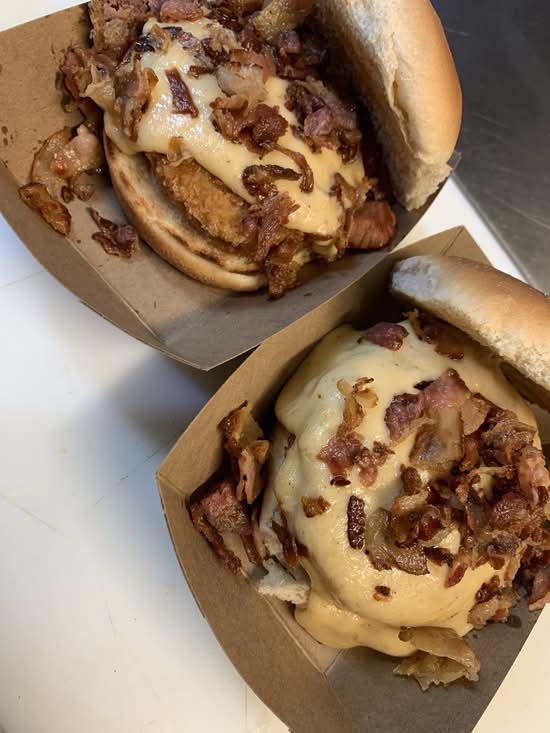 2 Fat fried chicken burger