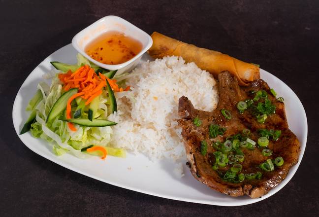 C7 Grilled Pork Chop, Fried Roll (Com Suon Nuong, Cha Gio) (香茅燒豬扒, 春卷飯)