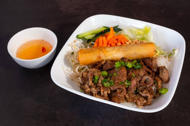 B3 Grilled Pork Slices, Fried Roll (Bun Thit Nuong, Cha Gio) (香茅燒豬肉, 春卷米粉)