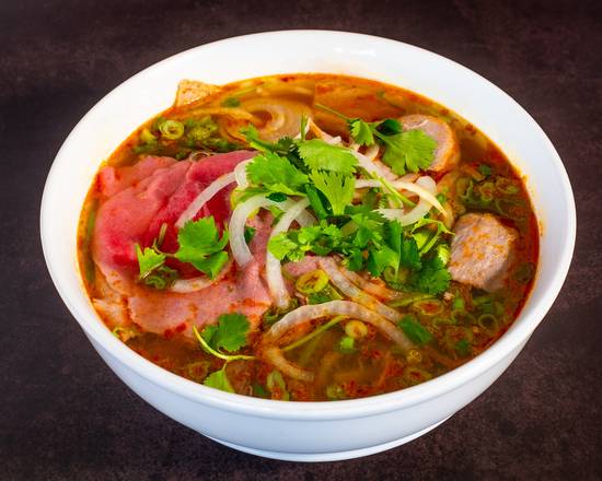 S5 Spicy Hue Style Noodle Soup with Thick Vermicelli (Bun Bo Hue)(順化牛肉瀨粉)