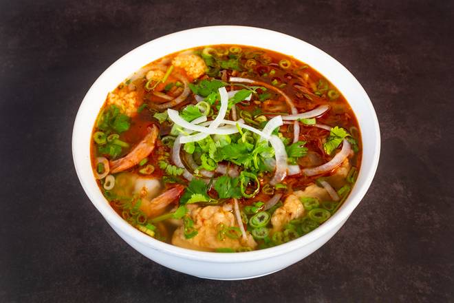 S2 Hot and Sour Seafood Noodle Soup (Pho Do Bien Chua Cay) (酸辣海鮮河粉)
