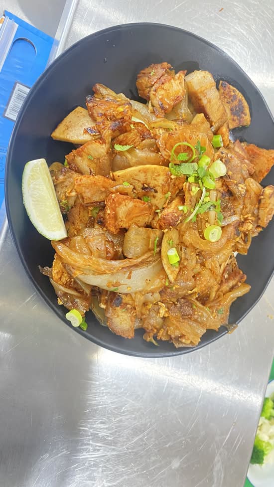Kuay teow Kua Prik pao*