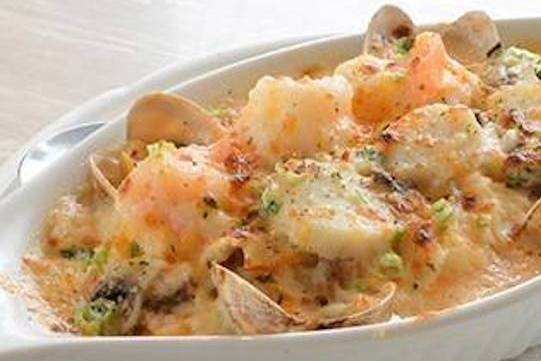 Baked Seafood with Cheese Alfredo with Fried Rice/Spaghetti  芝士焗海皇飯或意粉