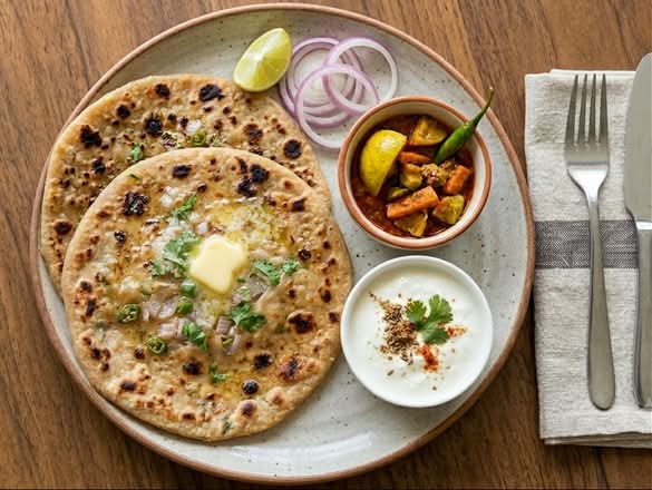 Pyaaz Parantha, Dahi & Achaar