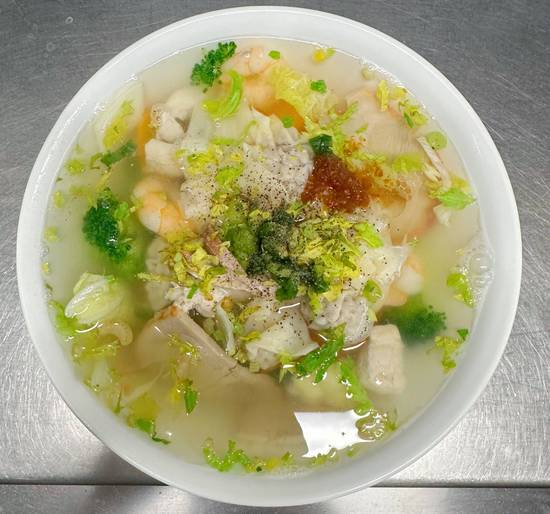 Small Deluxe Wonton Soup