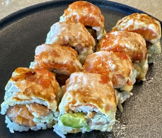 Salmon on Fire Roll (8pcs)