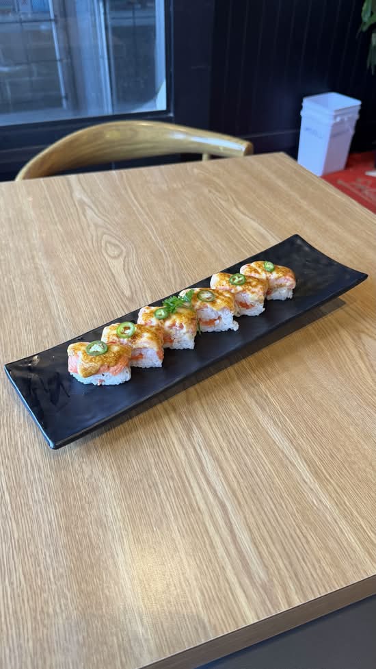 Smoked Salmon Oshi (6pcs)