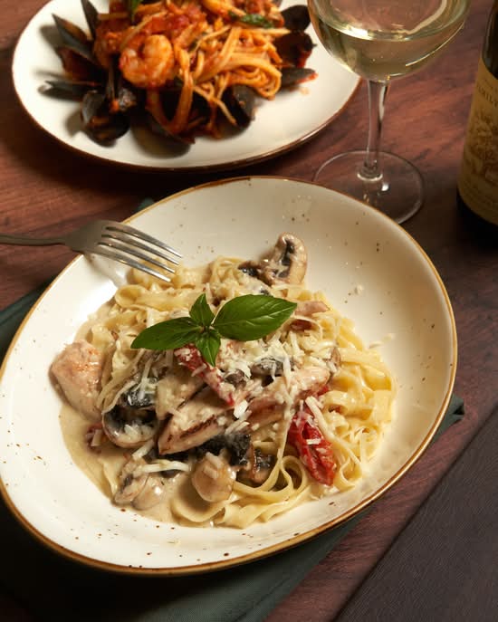 Pollo Fettuccine Alfredo