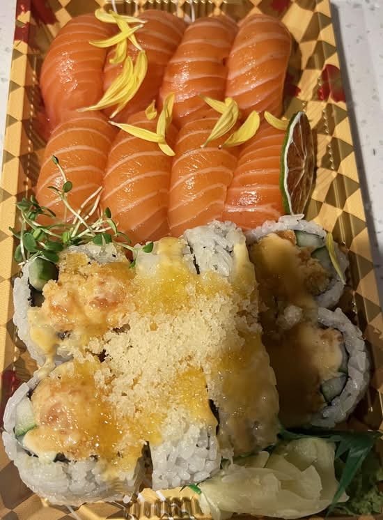 Salmon Sushi Set