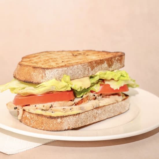 CHICKEN CLUB SANDWICH / CHICKEN CLUB SANDWICH