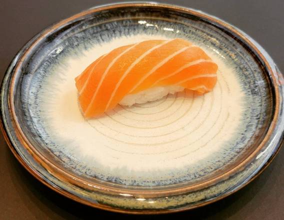 Salmon Sushi (1 pc)