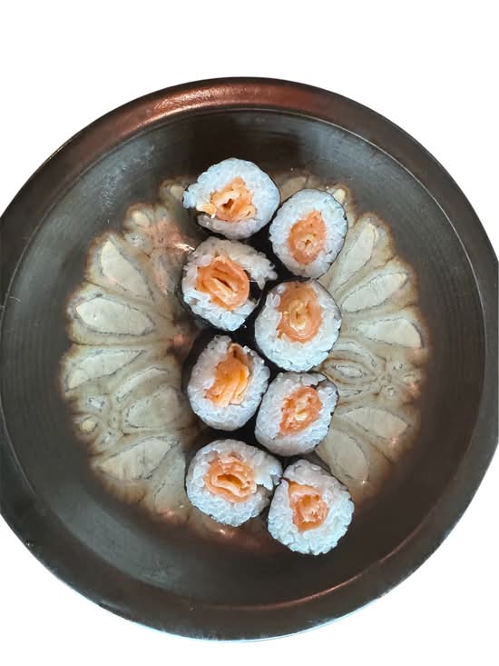 C28) Smoked Salmon Roll (16pcs)