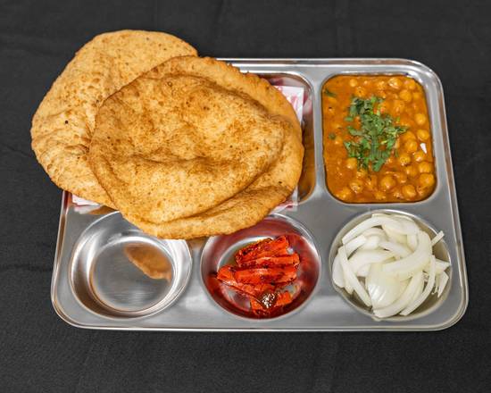 Chole Bhature (2 pcs)