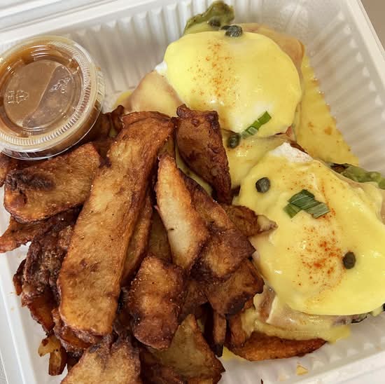 Bénédictes saumon et avocats (Avocado Salmon Benedict)