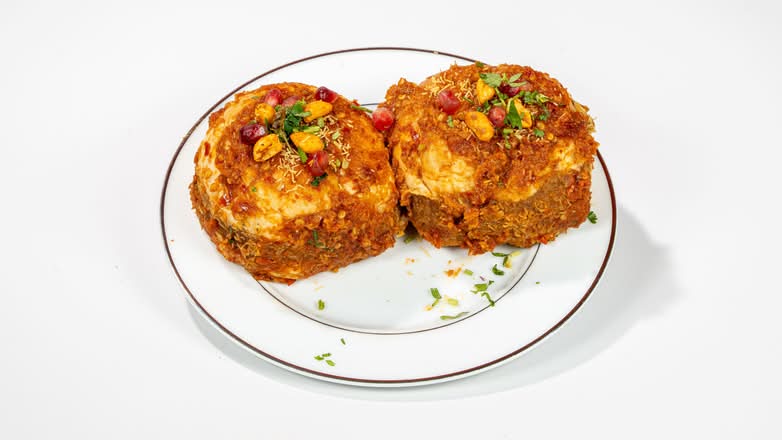 Volcano Dabeli (2 pieces) (Hot and Very Spicy)