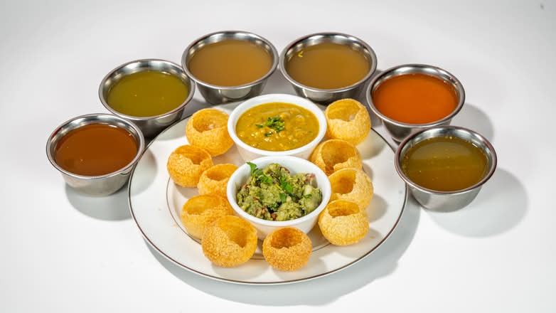Pani Puri (18 pcs) (V) (Khatta Mitha & Teekha Flavor) (Potato chickpea filling)