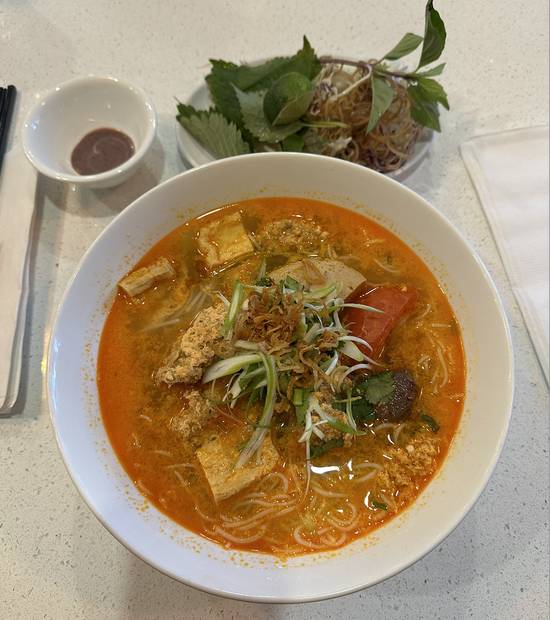 B2. Bún Riêu - Crab & Tomato Noodle Soup