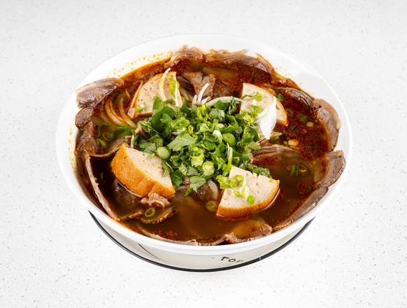 B1. Bún Bò Huế - Spicy Beef Noodle Soup_Hue Style