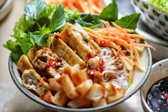 V4. Bún Chay - Vegetarian Vermicelli Bowl