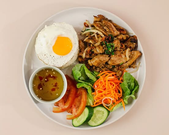 R3. Cơm Gà / Bò / Heo / Đậu Hũ Xả Ớt - Choice of Lemongrass Chili Chicken / Beef / Pork / Tofu with Rice
