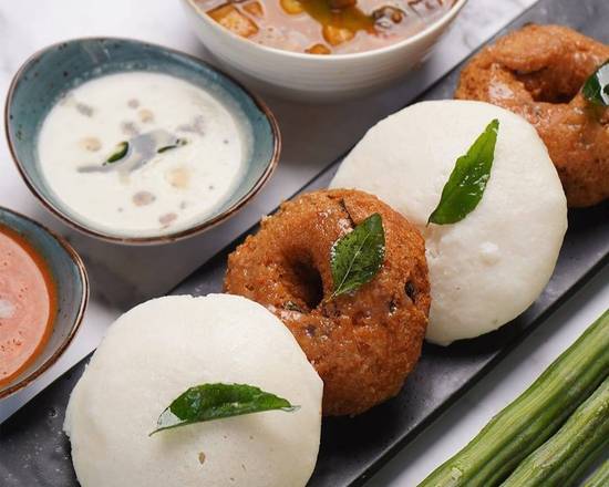 Idli Vada Combo (2pcs each)