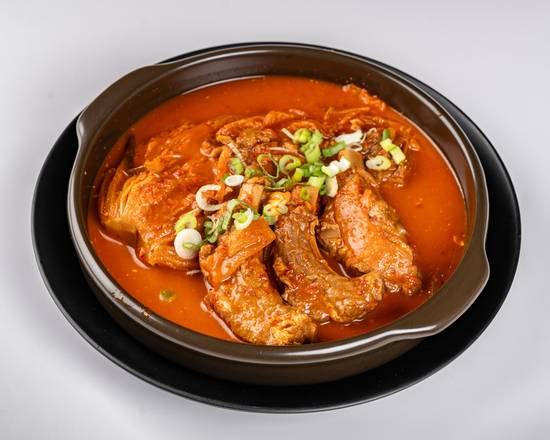 D02. 등갈비 김치찜 Spicy Pork Rib Kimchi Jjim