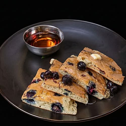 Blueberry Pancakes / Crêpes aux bleuets